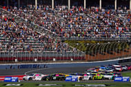 Shane Van Gisbergen (13) leads to the Bank of America Roval 400 of the Banque d'Amérique 2024. Source: Imagn